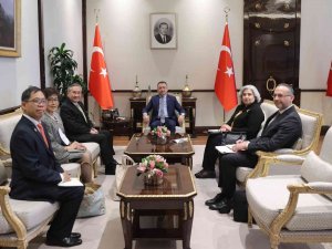 Cumhurbaşkanı Yardımcısı Oktay, Tayland Başbakan Yardımcısı Ve Dış İ̇şleri Bakanı Don Pramudwinai’yi Kabul Etti