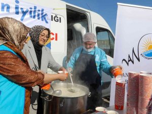 Van Büyükşehir Belediyesinden Ayran Aşı İkramı