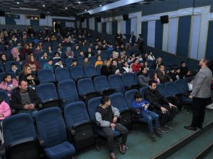 Öğrencilere Sinema Ve Tiyatro Etkinliği