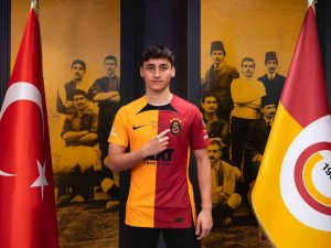Galatasaray, Genç Futbolcu Emirhan Kayar İle Sözleşme İmzaladı
