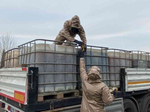 2 Tır Dolusu Plastik Tanklardan Kimyasal Atık Çıktı
