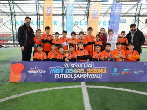 Spor Ligi’nin Futbol Şampiyonu Ayazma Şimşekler Oldu