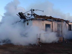 Tokat’ta Korkutan Yangın, Kış Günü Evsiz Kaldılar