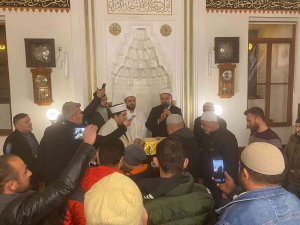Sakal-ı Şerif’i Görebilmek İçin Sıraya Girdiler
