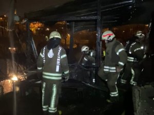 Sultangazi’de Gecekondu Yangını: 4 Kişi Dumandan Etkilendi