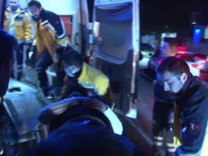 Virajı Alamayan Dolmuş Şoförü 2 Araca Çarptı: 4 Yaralı