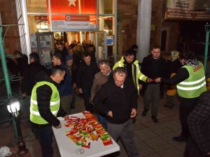 Regaip Kandilinde Mevlid Şekeri İle Ağızlar Tatlandı