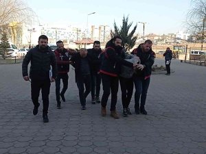 Öldüresiye Dövüp "Kendi Kendine Yaptı" Dedi