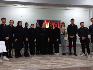 Son Sınıf Öğrencileri Veda Programı Düzenledi