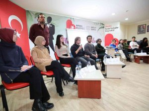 Bayraklı’da Üniversiteli ‘Akranlar’ Buluştu
