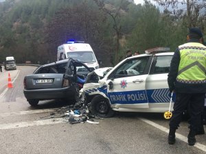 Isparta’da Polis Aracıyla Otomobil Çarpıştı: 1 Ölü, 2 Yaralı