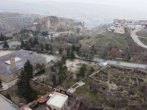 Aynı Dönem, İki Zıt Görüntü