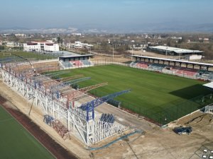 Maraton Tribünün Çatı Makasları Tamamlandı