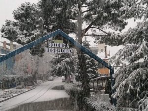 İ̇zmir’in Çatısı Beyaza Büründü