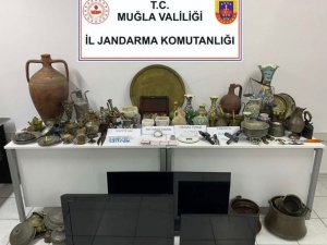 Jandarma Uyuşturucu Baskını Yaptı Evden Tarihi Eser Fışkırdı
