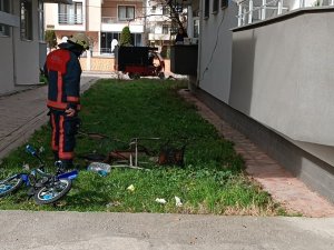 Yanan Sehpa Ve Sandalye İtfaiyeyi Harekete Geçirdi