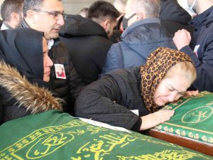Eski Milli Futbolcu Ümit Özat’ın Babası Ali Özat Son Yolculuğuna Uğurlandı