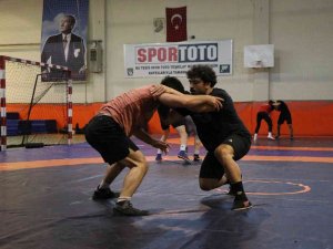 Serbest Güreş Milli Takımı, Niğde’de Kampta