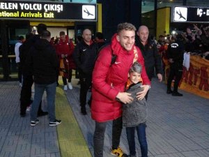 Galatasaray Kafilesine Coşkulu Karşılama