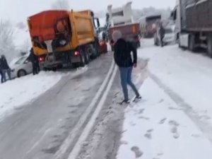 Kütahya’da Kar Yağışı Etkili Oldu, Trafikte Aksamalar Yaşandı