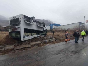 Kayseri’de Yoldan Çıkan İşçi Servisi Takla Attı: Çok Sayıda Yaralı Var