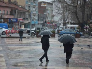Sındırgı’da Yoğun Yağmur Ve Yüksek Kesimlerde Kar Etkili Oldu