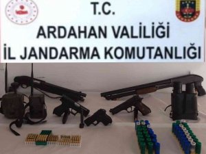 Ardahan’da Ruhsatsız Tabanca Ve Foto Kapan Ele Geçirildi