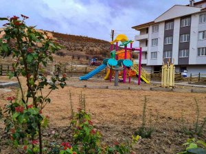Emet Belediyesinden Akpınar Mahallesine Yeni Çocuk Oyun Parkı