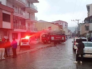 Şarjda Bırakılan Cep Telefonu Yangına Neden Oldu