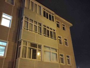 Dördüncü Kattan Atlayan Genç Hafif Yaralandı