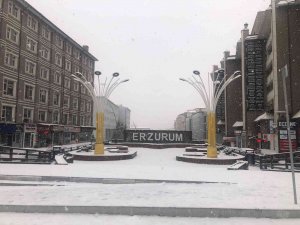 Erzurum’da Beklenen Kar Geldi