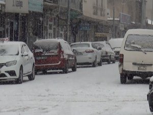 Ahlat’ta Beklenen Kar Yağışı Başladı