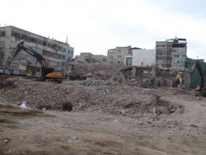 Anakent İ̇ş Merkezi Tarih Oldu: Yerine Otopark Ve Meydan Yapılacak