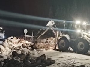 Karda Mahsur Kalan 5 Kişi, 4 Saatlik Çalışmayla Kurtarıldı