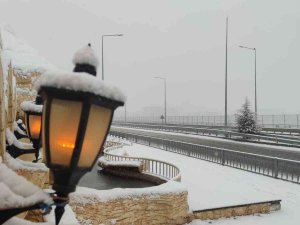 Bingöl’de Beklenen Kar Yağdı, Şehir Beyaza Büründü