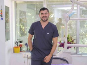 Hollywood Smile Uygulamasında Hekim Görüşü Önemli