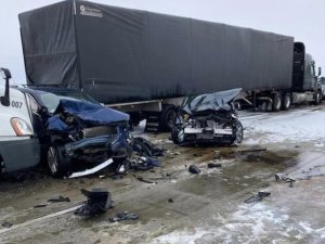Abd’de 85 Araç Birbirine Girdi: 21 Yaralı