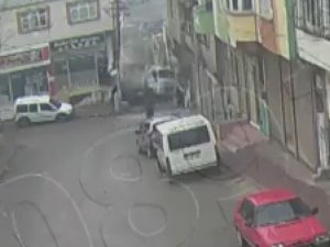 Kum Yüklü Kamyon Eve Girdi