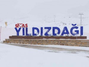 Yıldız Dağı Kayak Merkezinde Kar Kalınlığı 15 Santimetreye Ulaştı