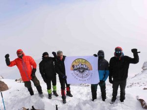Türkiye’nin En Yüksek Üçüncü Dağına Zorlu Tırmanış