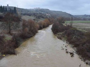 Sağanak Yağış Sonrası Gördes Çayı Taştı