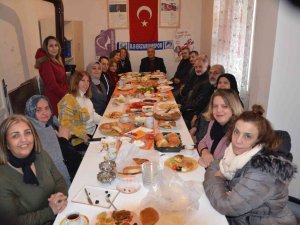 Atatürk Üniversitesi Rektörü Prof Dr Çomaklı, Türk Anneler Derneği Üyeleriyle Bir Araya Geldi