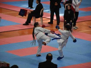 15 İlden 877 Sporcu Bu Turnuvada Ter Döküyor