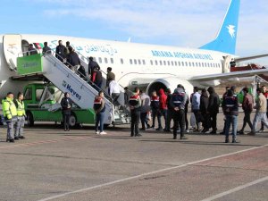 Türkiye’ye Yasa Dışı Yollarla Giren Afganistan Uyruklu 139 Kaçak Göçmen Sınır Dışı Edildi