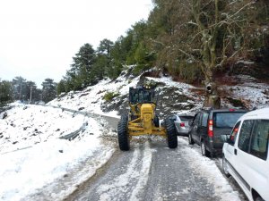 Büyükşehir Ekiplerinin Karla Mücadele Çalışmaları Sürüyor