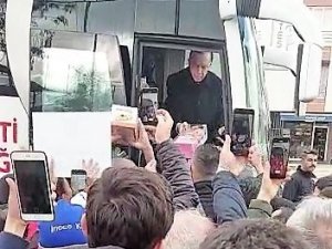 Cumhurbaşkanı Erdoğan, Denizli’de Çocukları Sevindirdi