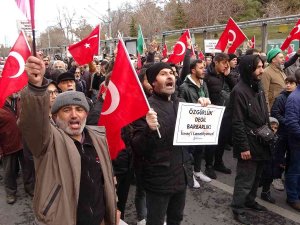 Konya’da Kur’an-ı Kerim’i Müdafaa Yürüyüşü