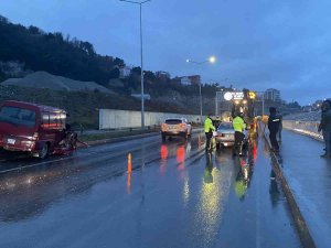 Minibüs İş Makinesine Arkadan Çarptı: 1’i Ağır 3 Yaralı