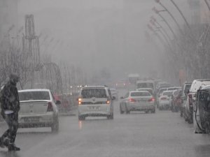 Muş’ta Kar Yağışı Sevinçle Karşılandı