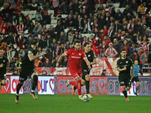 Spor Toto Süper Lig: Fta Antalyaspor: 1 - Ümraniyespor: 1 (İ̇lk Yarı)
